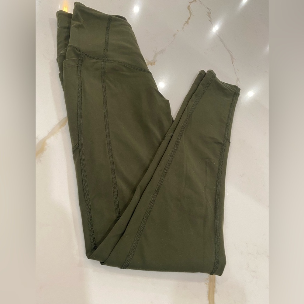 Victoria’s Secret Sport Knockout Leggings olive/ hunter green. Women’s XS